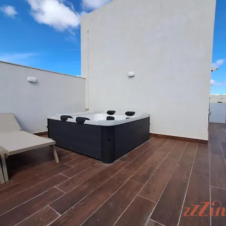 Mosta Couples Retreat - Sunny Rooftop 2br Apartman Ta' Mlit